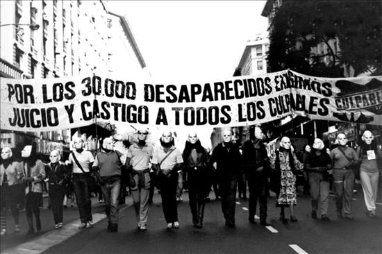 Marcha por los 30000 desaparecidos exigimos juicio y castigo a todos los culpables
